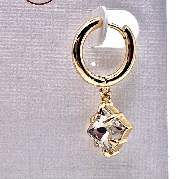 NWT Stella & Ruby Clear Square Crystal Drop Huggie Earrings - Picture 6 of 11